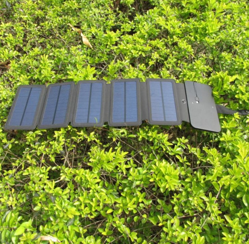 Portable 8W Foldable Solar Panel Charger for Outdoor & Emergency Use